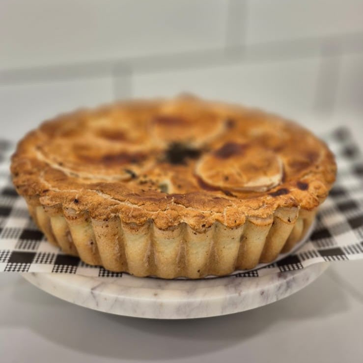 VB Chunky Beef Family Pie 22cm FROZEN FRESH