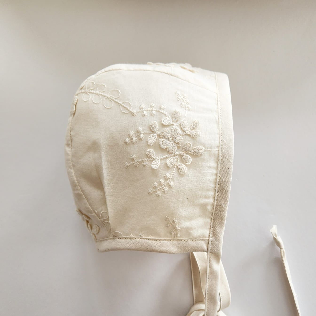 Handmade Linen Bonnet with 3D Embroided Flowers 9m